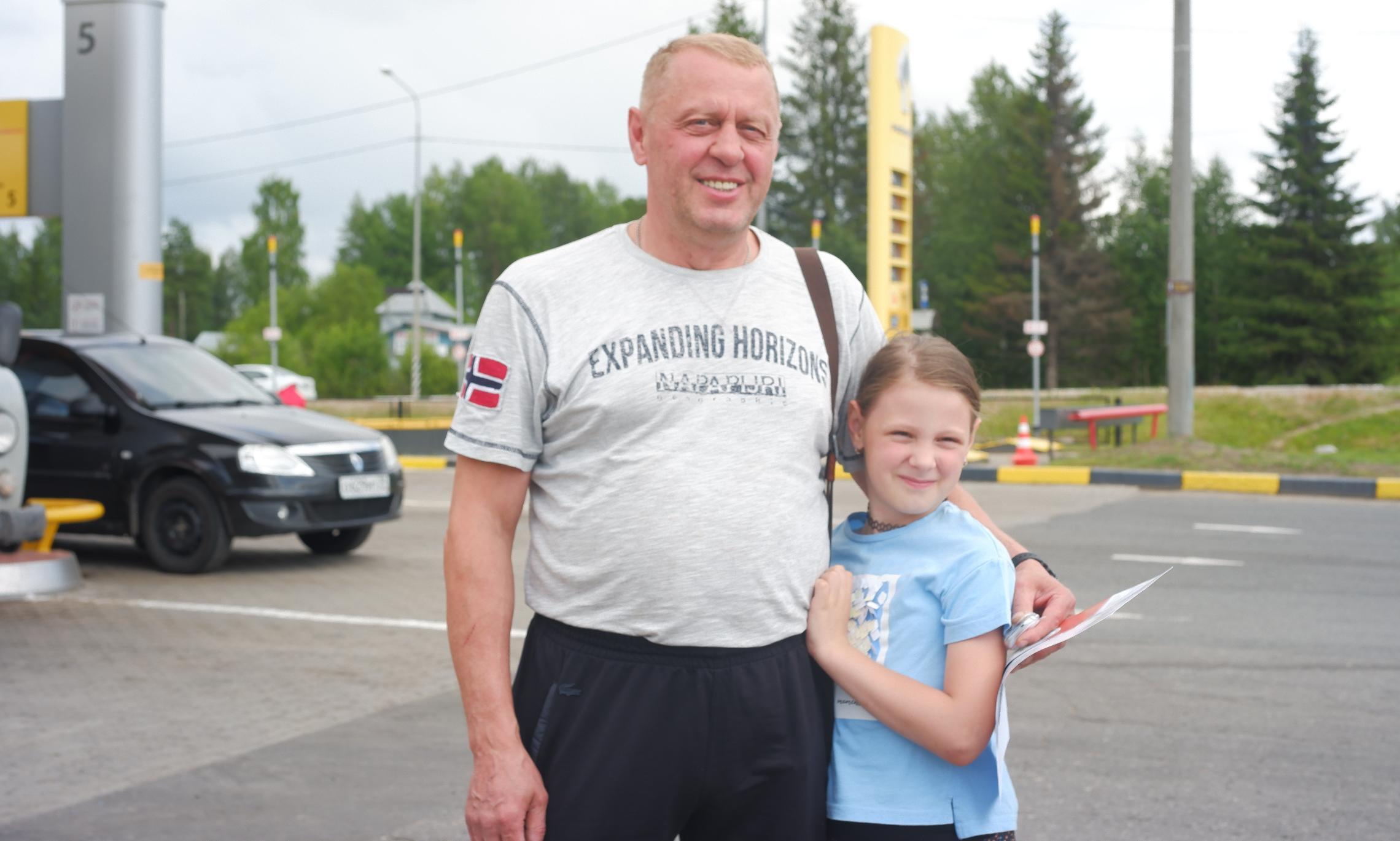 Автомобилист Сергей Ильин с дочерью 